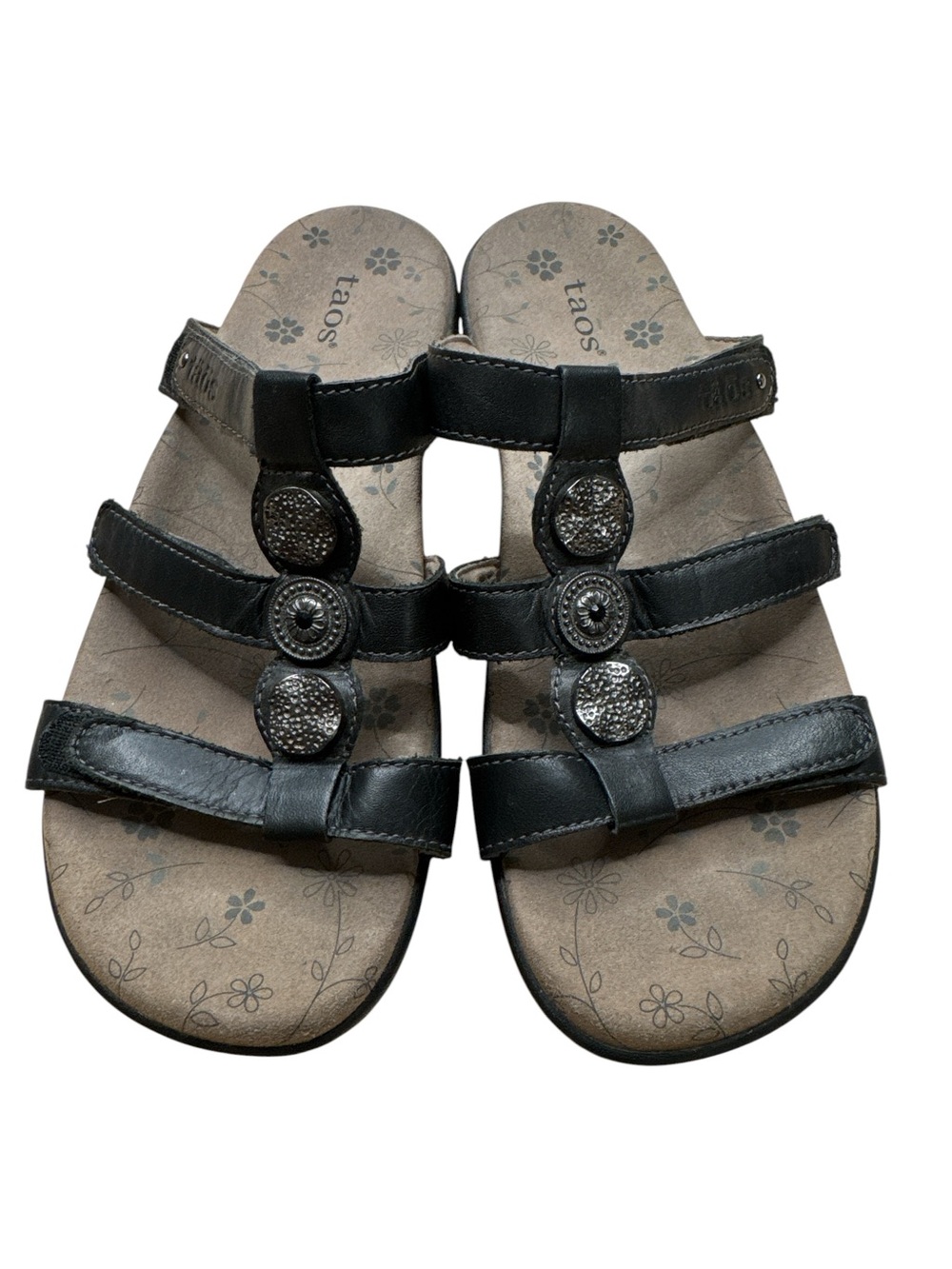 Taos Prize 3 comfort sandals. Black featuring decorative round medallions 8